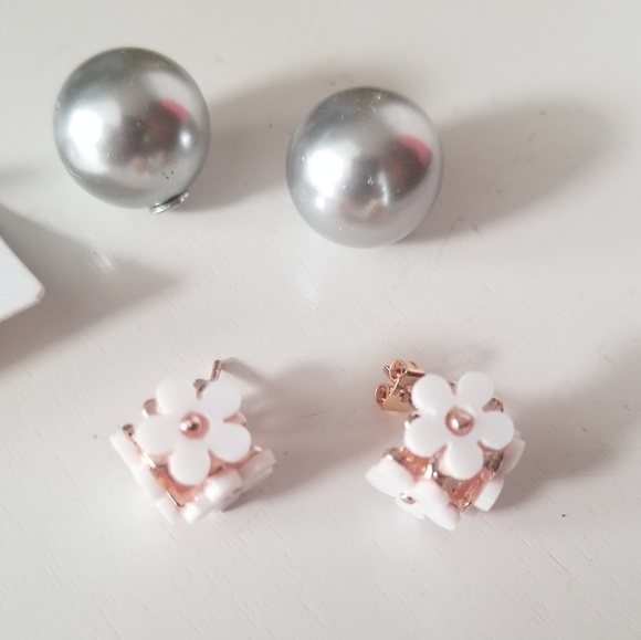 Double Side Ball Flower Stud Front Back - Picture 5 of 8